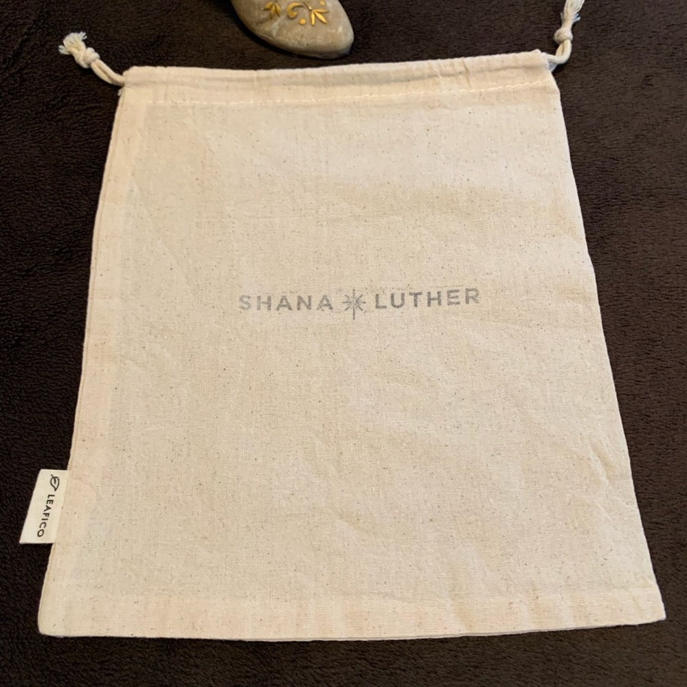 SHANA LUTHER smaller drawstring sand color dust bag VVGUC